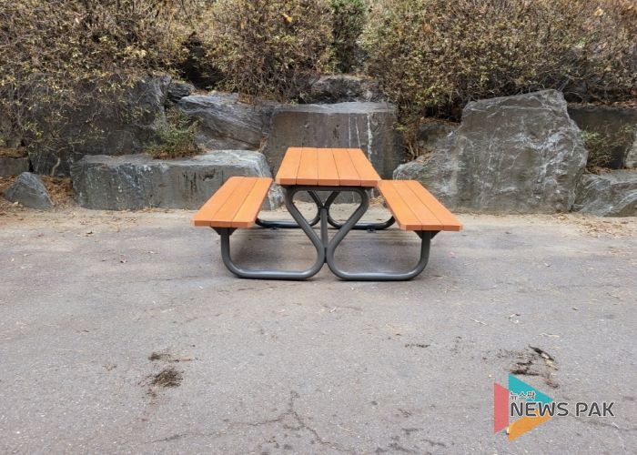 고양시 일산서구, 탄현1동 벤치 교체·피크닉 테이블 설치 완료