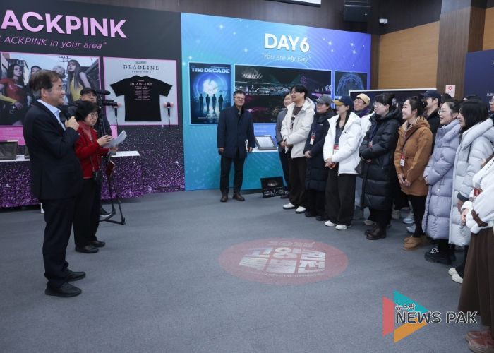 ‘고양콘 특별전’에서 이동환 시장의 인사말을 듣고 있는 중부대학교 학생들