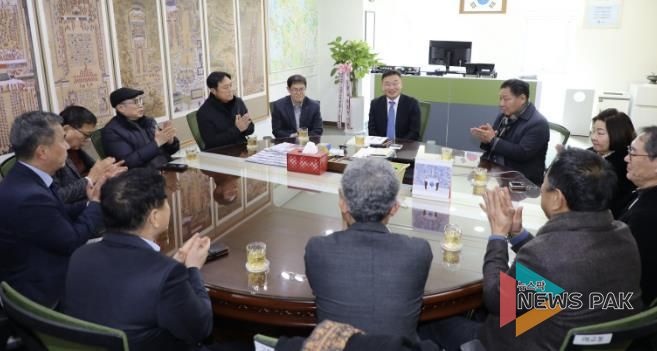 황규돈 신임 수원시 팔달구청장, 동 주민자치회장과 소통으로 하나되다