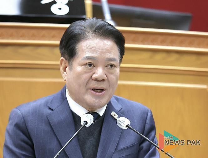 최대호 안양시장이 29일 오전 10시부터 열린 제308회 임시회에서 시정연설을 하고 있다