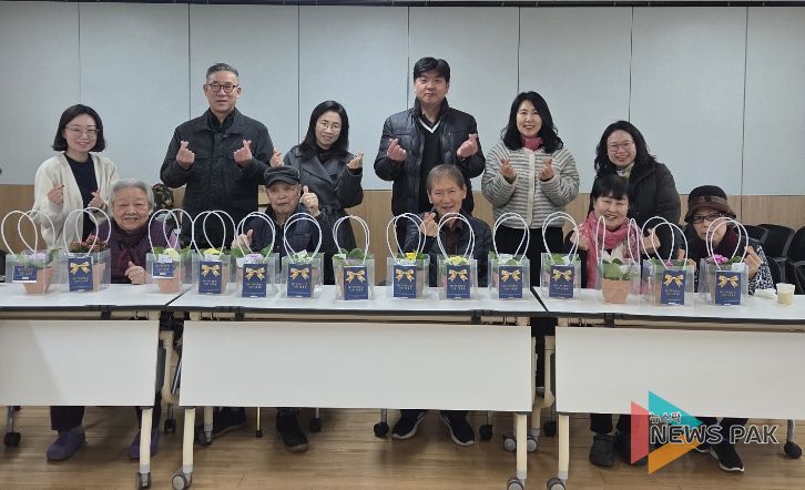 수원시 영통구 원천동 지역사회보장협의체, 홀몸 어르신 정서 지원