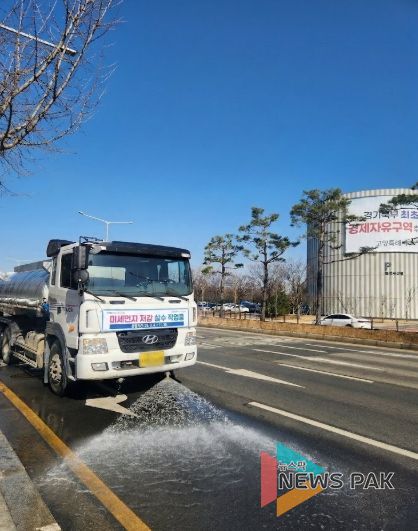 미세먼지 살수차 운행 모습.