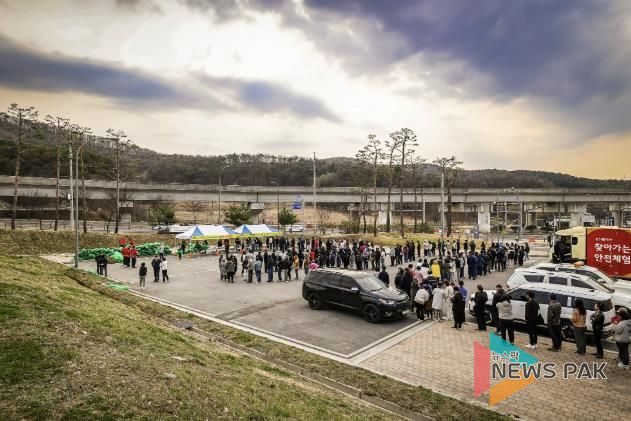 용인미르스타디움에서 열린 처인구 나무 나누어주기 행사 모습