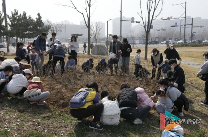 시흥시 배곧2동, 봄맞이 소망나무 심기 행사 진행