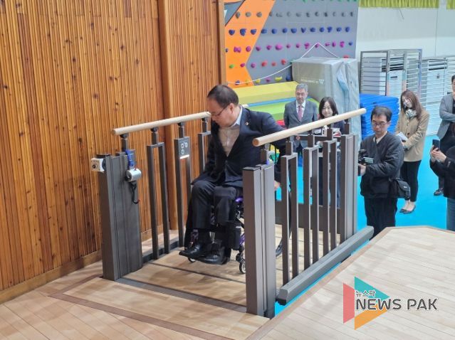 박재용 의원, 교육현장 무대 접근성 체험... 포용적 환경 조성 논의