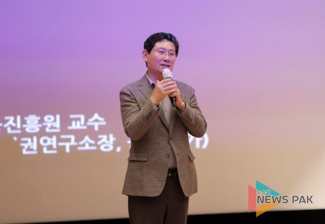 14일 시청 에이스홀에서 이상일 시장이 교육에 앞서 인사말을 하고 있다