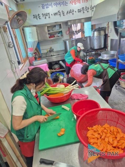 수원시 권선구 평동 새마을지도자부녀회, ‘사랑의 119 음식 음식 나눔’으로 소외 이웃 향한 온기 전달