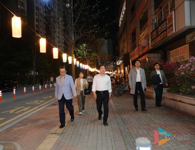 금암중심상가 청사초롱 현장점검 모습
