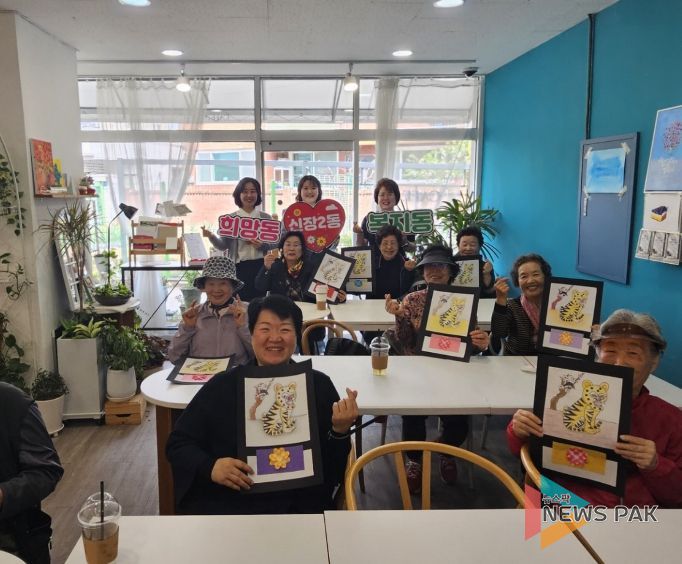 오산시 신장2동, 어르신 정서지원 ‘행복 담은 화실’ 운영…민화로 봄의 정취 나눠