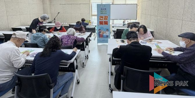 수원시 영통구 광교2동 '건강톡톡!', 당뇨병 교육·컬러매칭 게임으로 고독사 예방 앞장