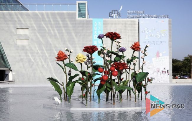 야외상설전시 《멈춰서서》 전경