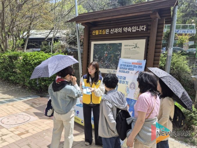 수원시 장안구보건소가 ‘모기·진드기 매개 감염병 예방 캠페인’을 펼치고 있다.